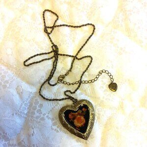 Vintage Heart Locket Love Pendant VTG Floral Brass Photo Necklace